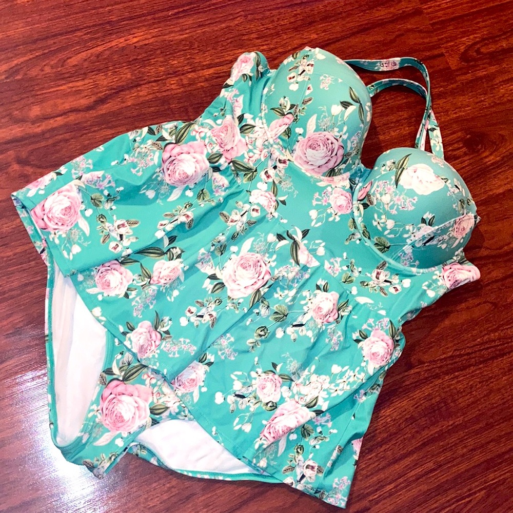 Torrid size 3- 1 piece bathing suit w skirt